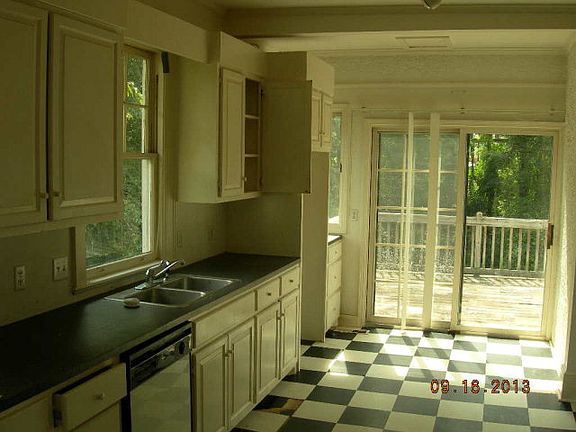 5th image of 408 Norwood St SW
