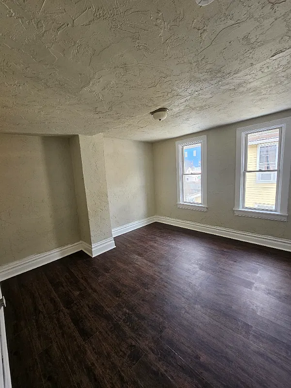 3 bed 1 bath (accepting section 8) — Photo 1
