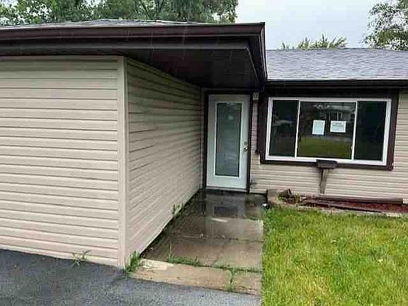 2nd image of 464 W Arlington Ln