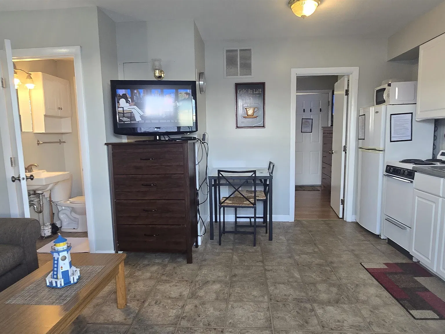 12 G St — Photo 4