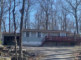 152 Eastwood Dr, Greentown, PA 18426