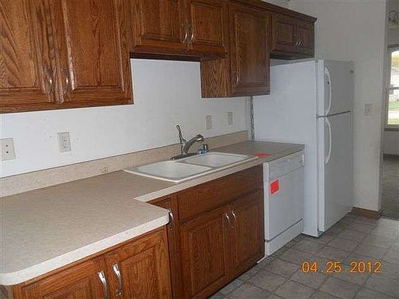 3rd image of 1713 Longwood Ct