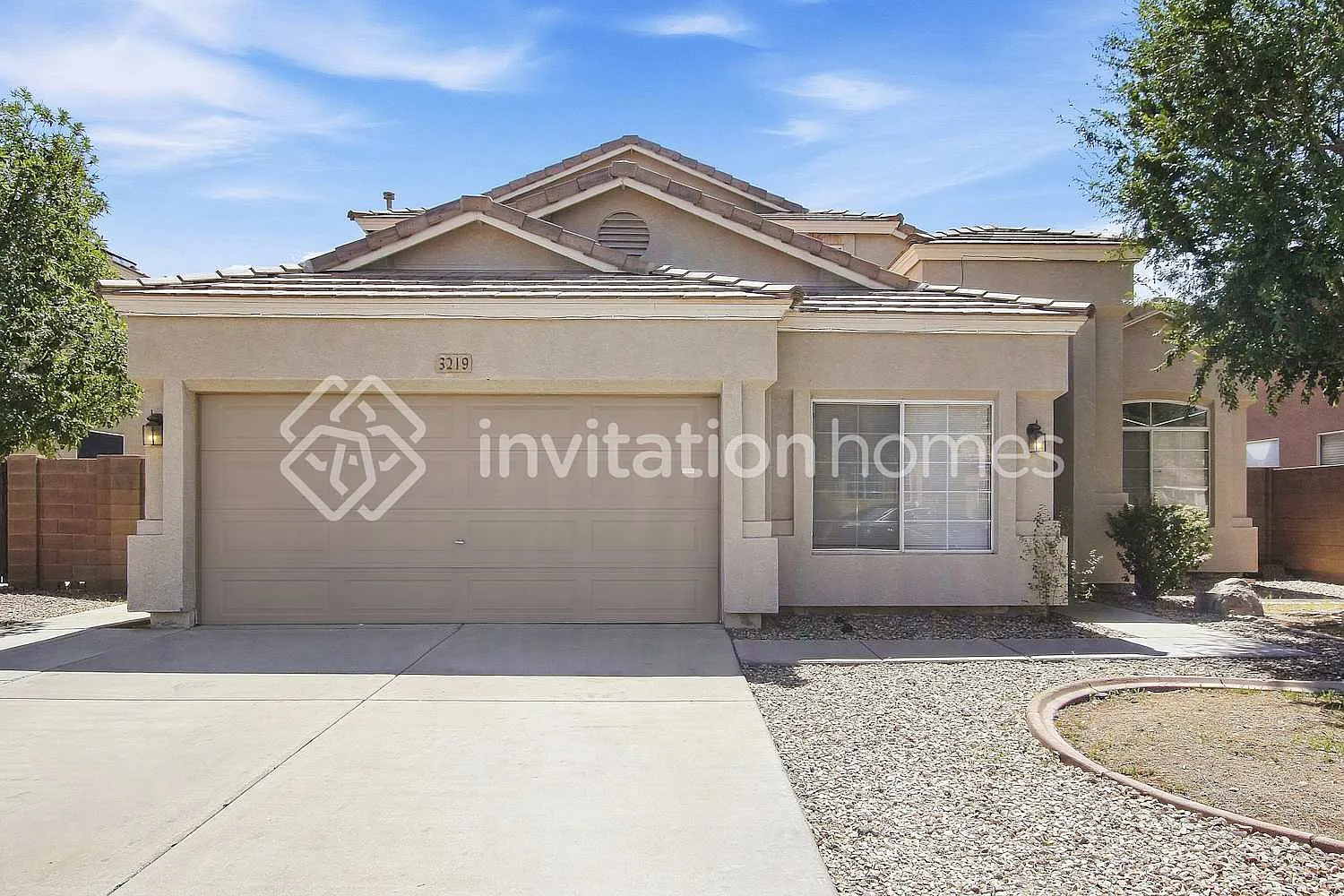 3219 W Maldonado Rd Phoenix, AZ 85041 — Photo 1
