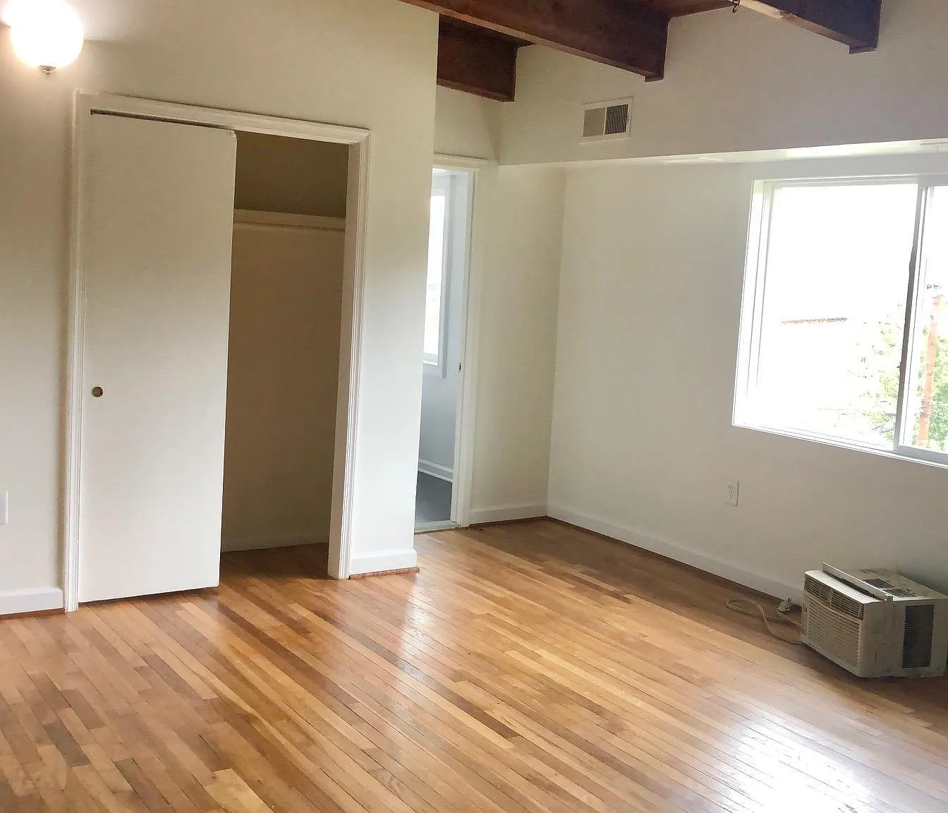 Studio, 449 sqft, $1,275 — Photo 2