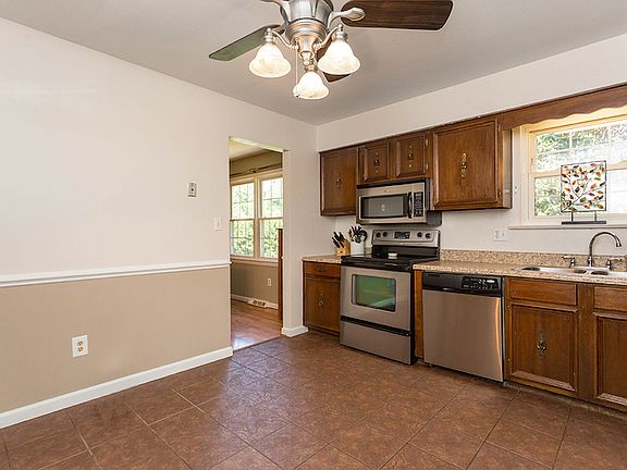 5th image of 3741 Hyde Park Dr