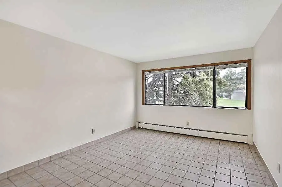 1100 Como Ave SE — Photo 2