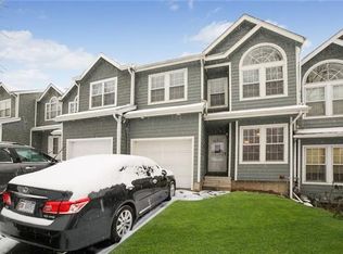 119 Pinebrook Dr, Hyde Park, NY 12538