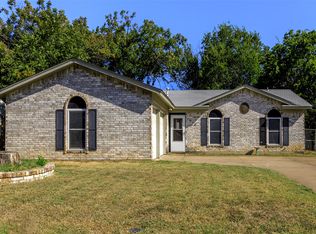 900 Redbud St, Crowley, TX 76036