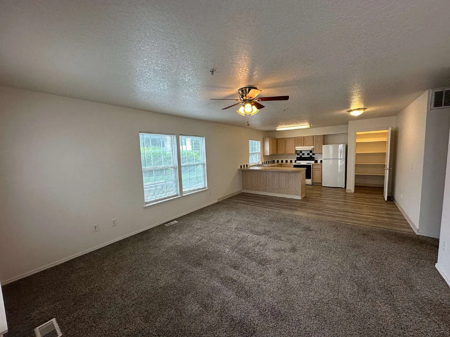 2 bed, 1.0 bath, 1000 sqft, $1,375 — Photo 4
