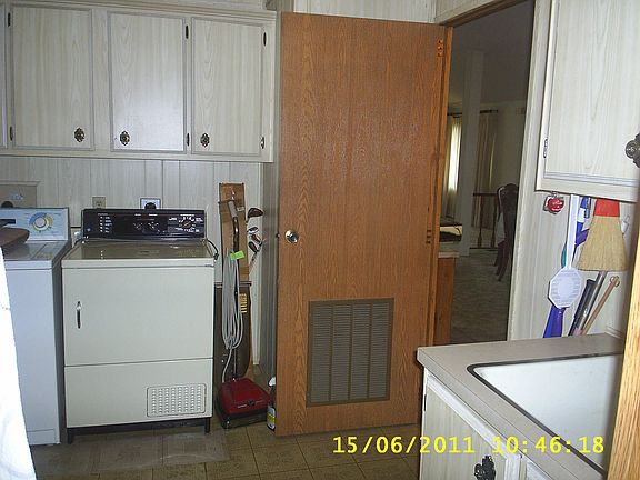 b includes washer &dryer roomw/deep sink