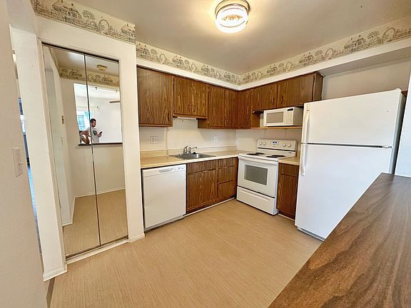 4th image of 7355 Woodview St APT 1