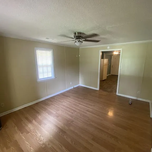 709 Pawley St — Photo 3