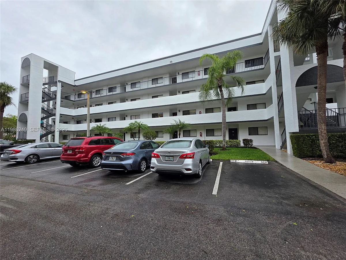 Building Photo - 4725 Lucerne Lakes Blvd E #106