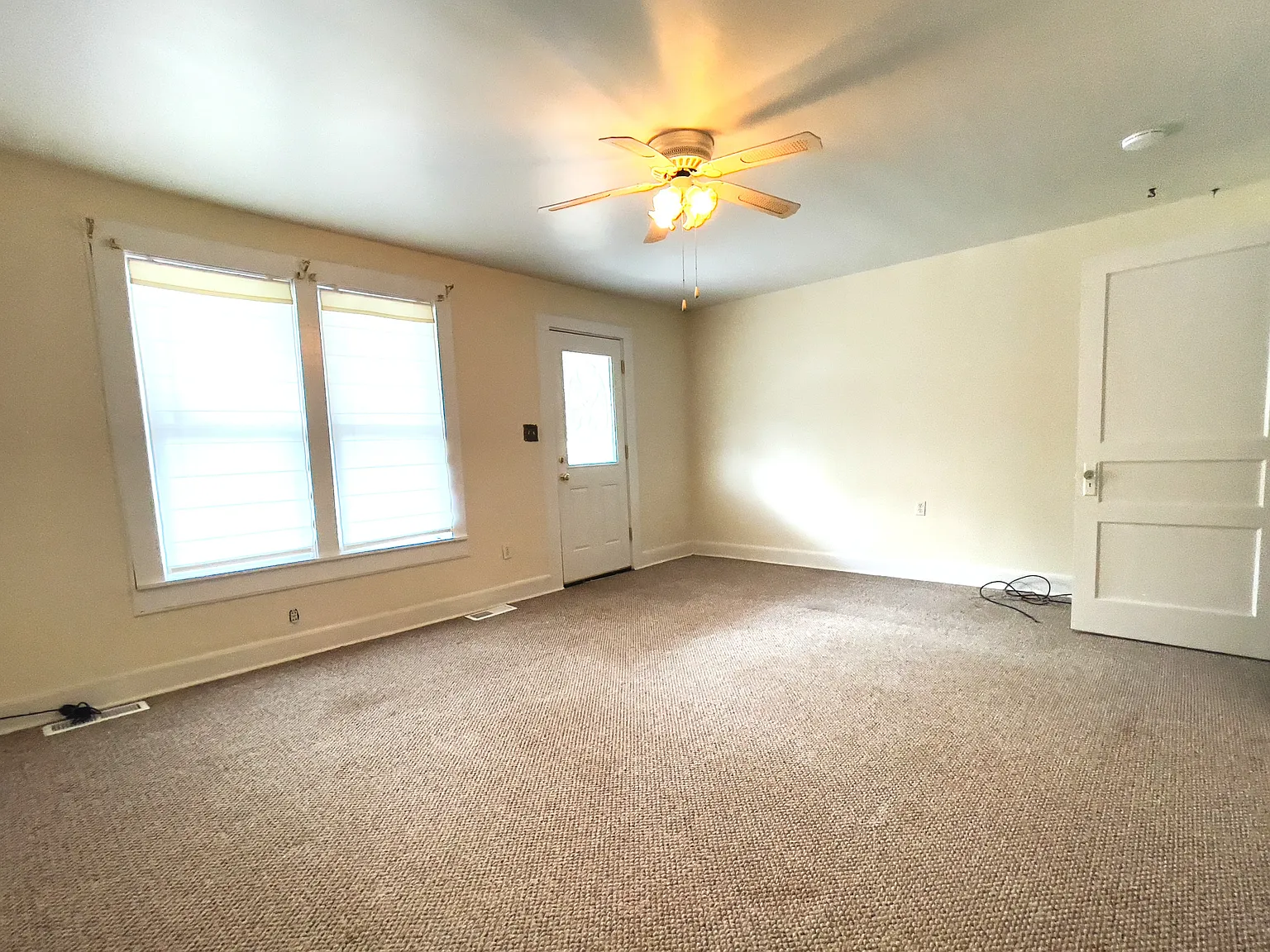 3 bed, 1500 sqft, $1,500 — Photo 2