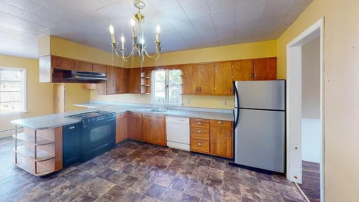 4 bed, 1.5 bath, $1,850 — Photo 1
