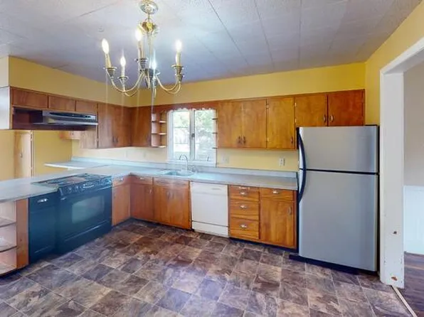 207 6th Ave NW, Mandan, ND 58554