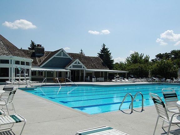 Clubhouse Pool_Membership Required