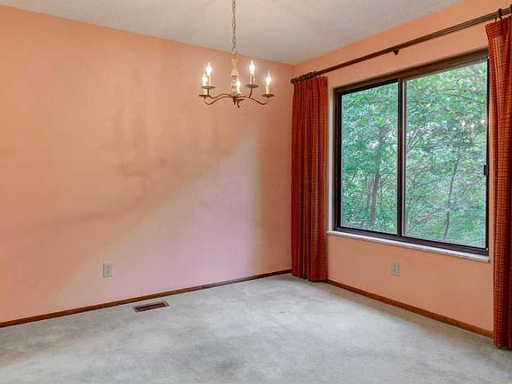 4th image of 900 Tamara Dr N
