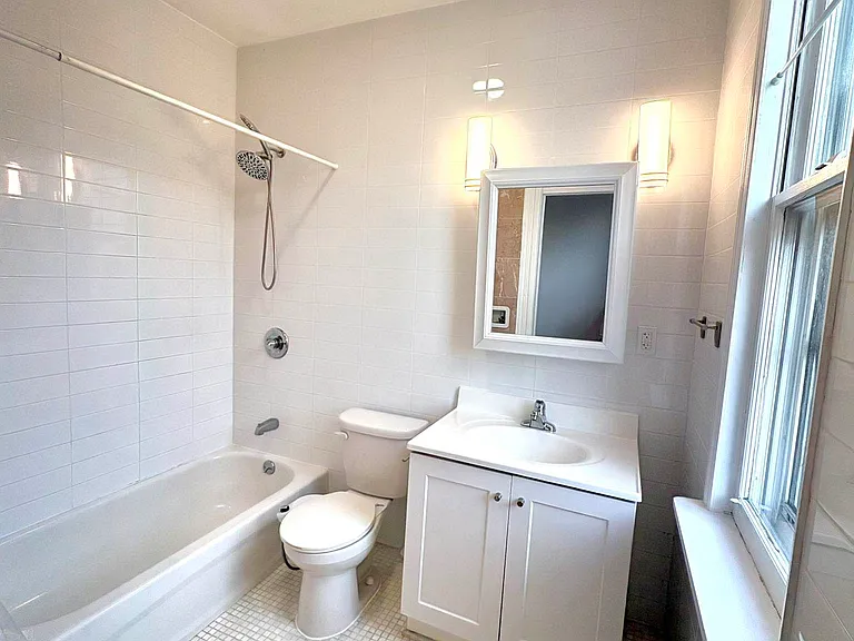 195 Calyer St #4 — Photo 7