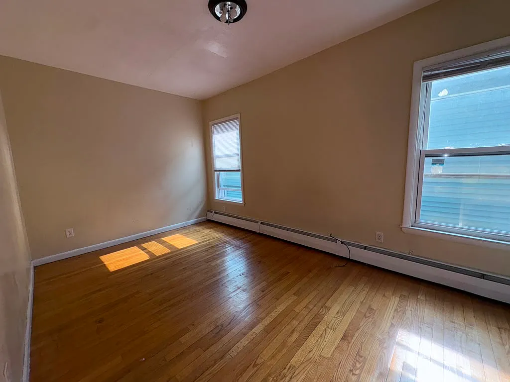 4 bed, $2,100 — Photo 3