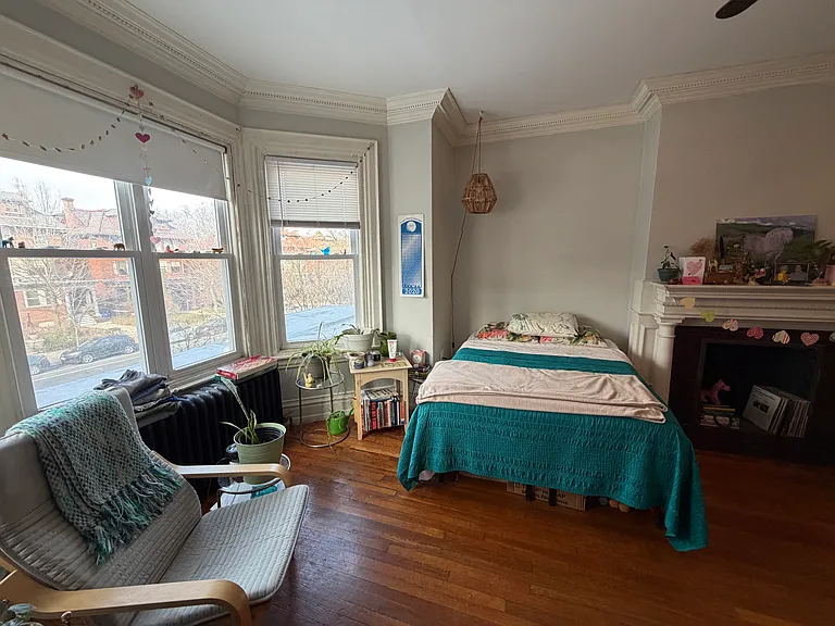4636 Spruce St #2F — Photo 8