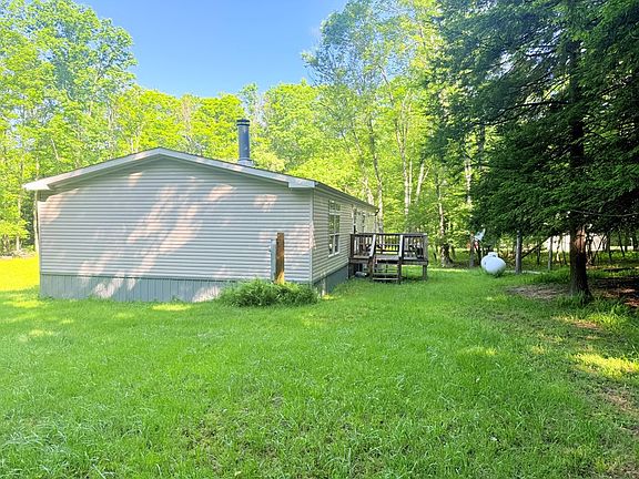 3rd image of 132 Hemlock Ln