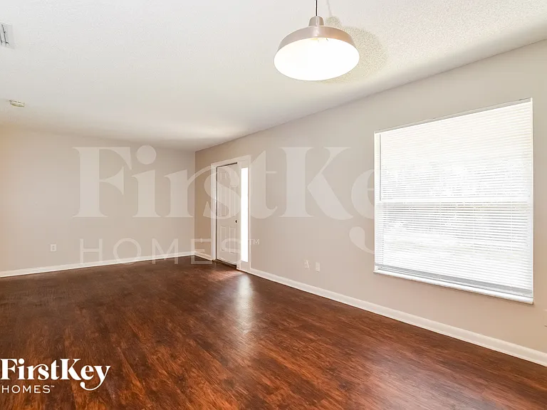 520 Georgia Ave — Photo 4
