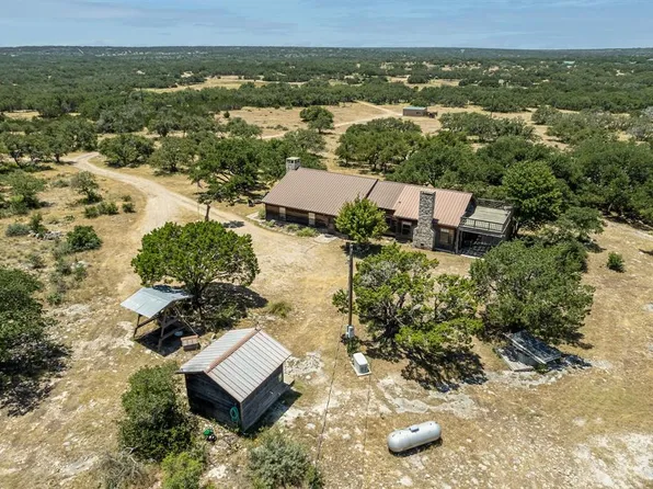 140 NW Rattlesnake Drive, Mountain Home, TX 78058