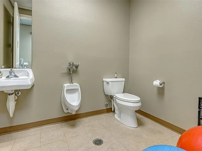 235 Cocoanut Ave #106B — Photo 56