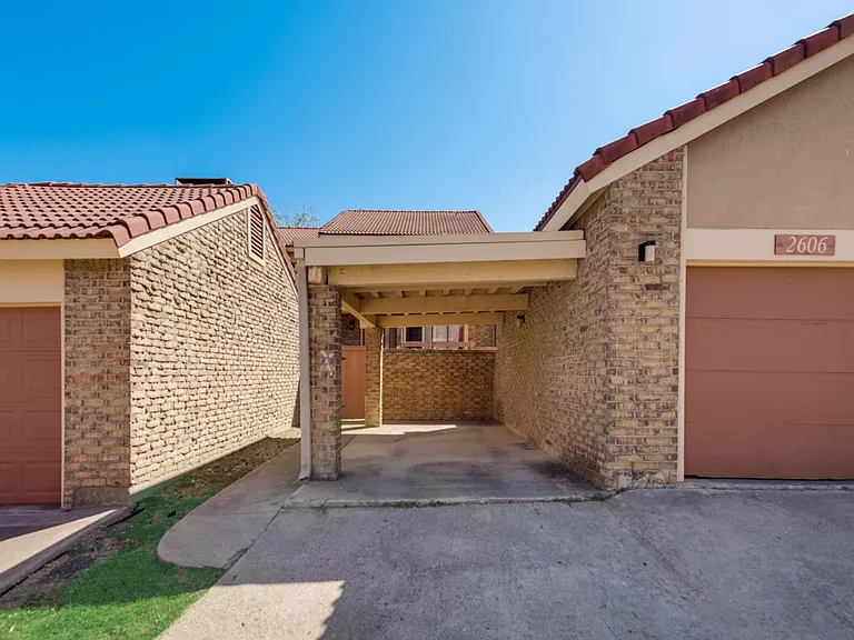 2606 Encina — Photo 2