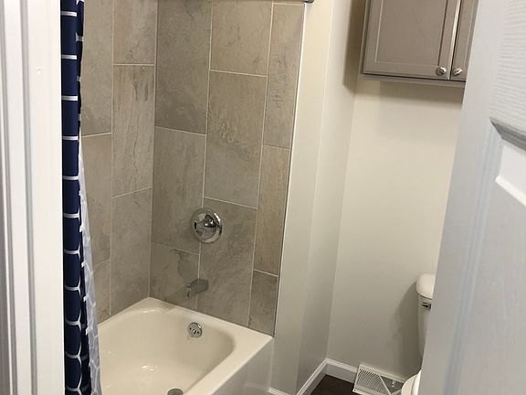 Second floor bath (2)