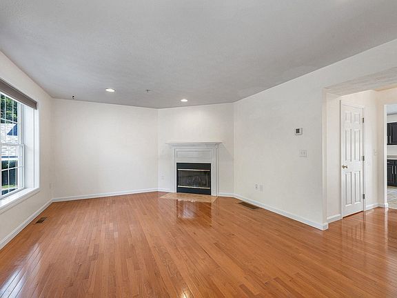 3rd image of 4 Georgetowne Drive #4