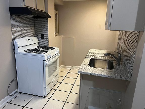 4th image of 145 Davis Mill Ct #B