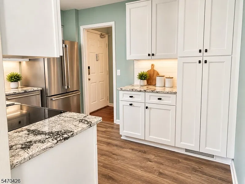 2 bed, 1.5 bath, $2,500 — Photo 4