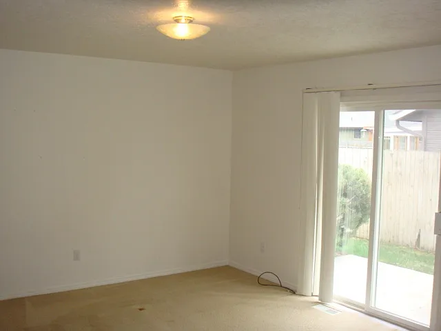 2242 S Stephen Ave — Photo 8