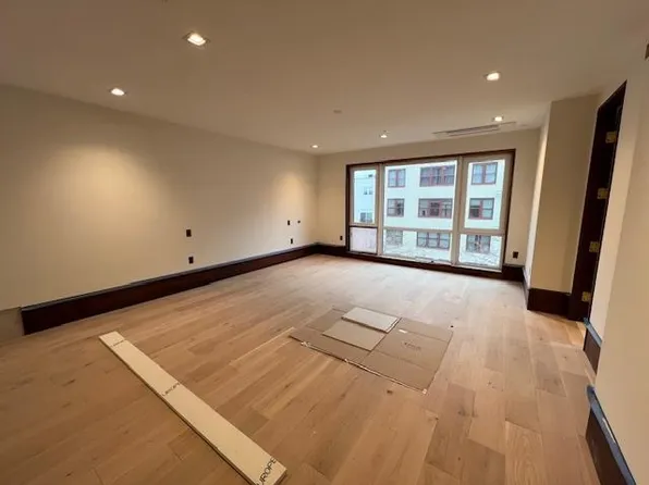 87 Jefferson Street image 4 of 12