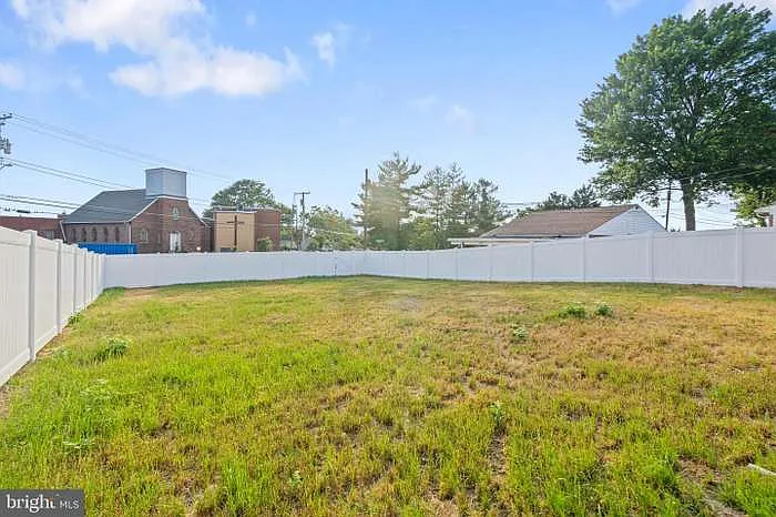 3 bed, 2045 sqft, $1,975 — Photo 4
