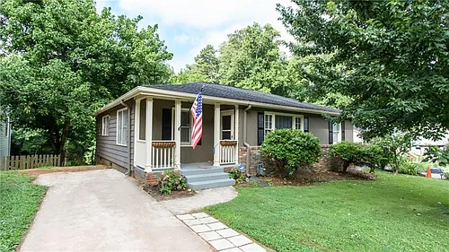 1640 Belle Isle Cir NE Photo 1