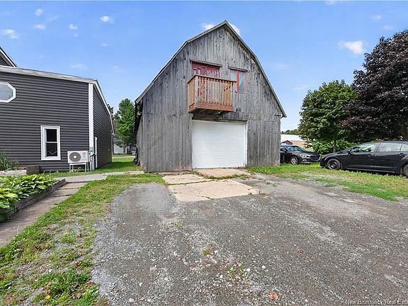 3rd image of 34 Mill St