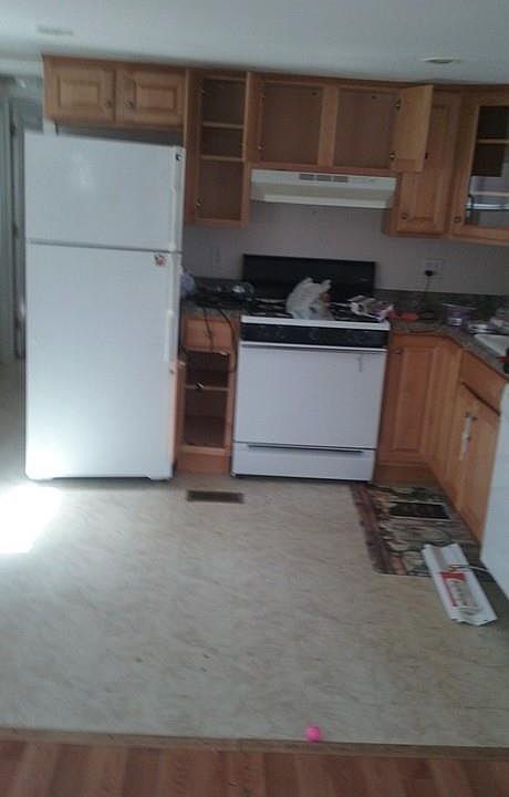 2nd image of 252 Newbury St Trlr 56