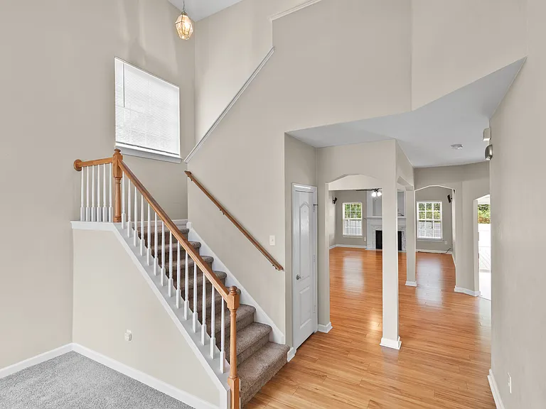 712 Tallahassee Dr — Photo 2
