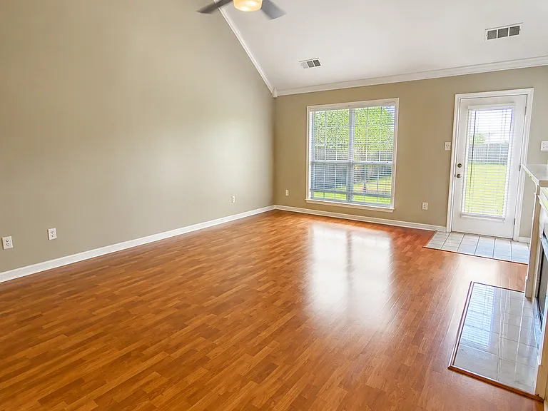 9901 Woodland Bend Dr — Photo 6