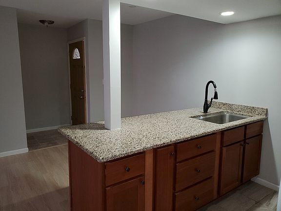 4th image of 1970 Kenilworth Cir APT D
