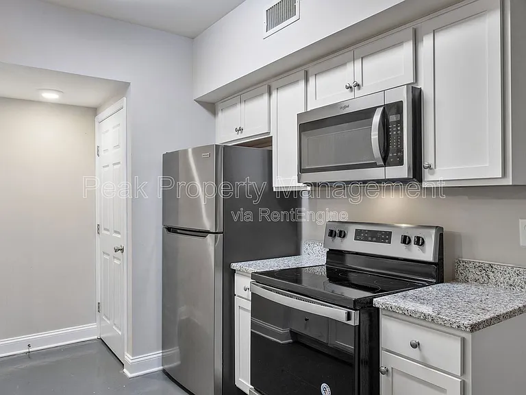 220 E Marshall St #B — Photo 3