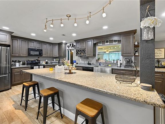 2nd image of 7724 Brettonwood Dr