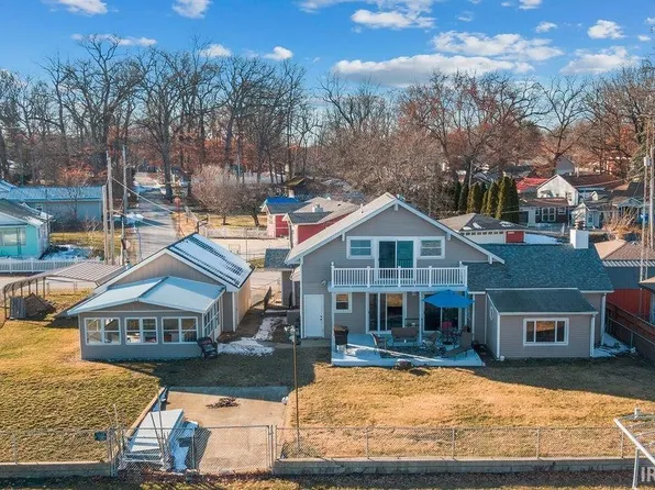 7827 N Tippecanoe Dr, Walkerton, IN 46574