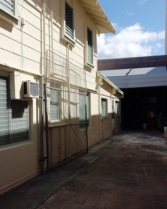 2nd image of 1636 Silva St