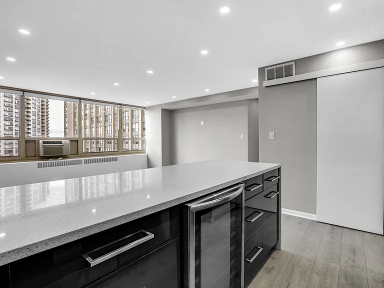 3950 N Lake Shore Dr #1516 — Photo 8