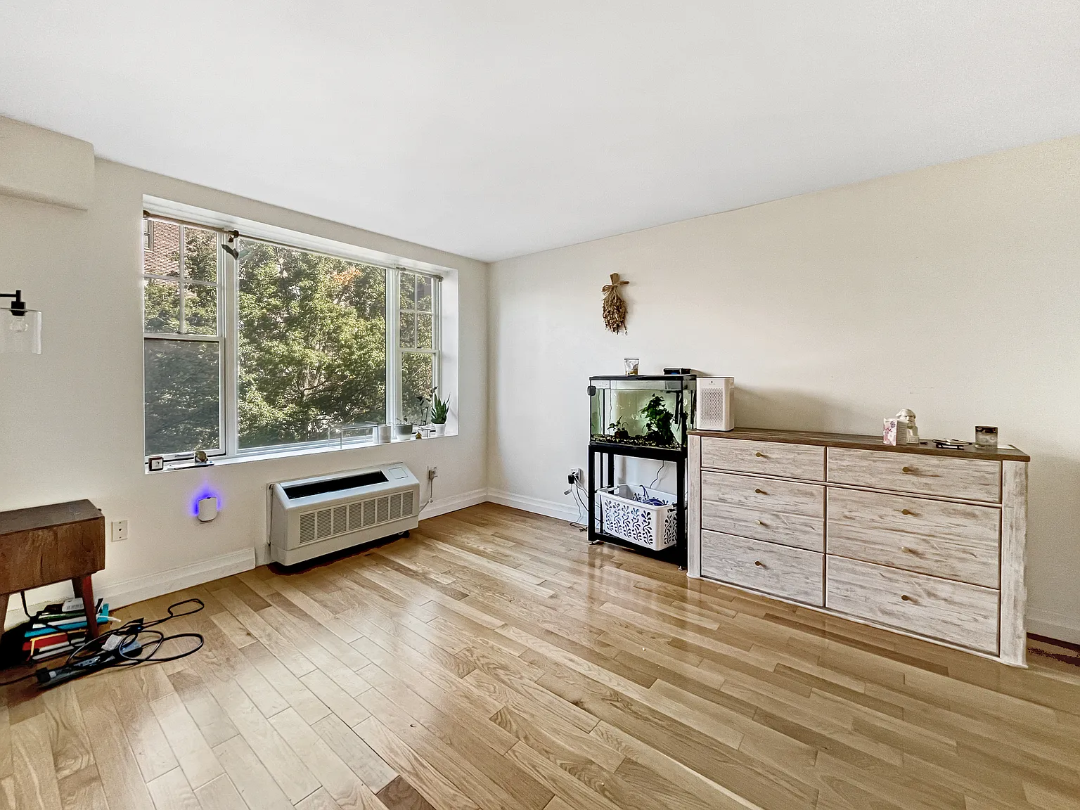1600 Beverley Road — Photo 3