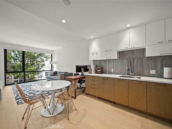 5th image of 400 S Broadway APT 828